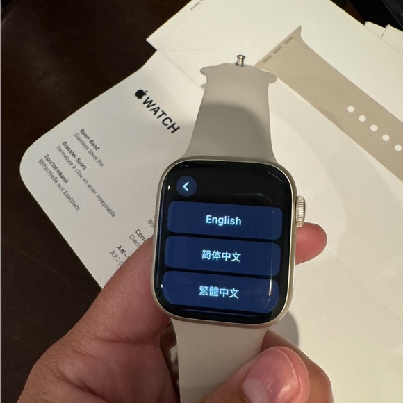 Apple Watch Series 9 with cellular - color Starlight - 41mm - Picture 3 of 4